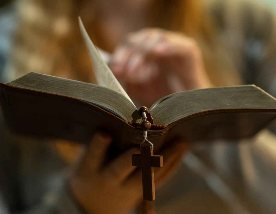 Close-up of Bible and wooden cross.